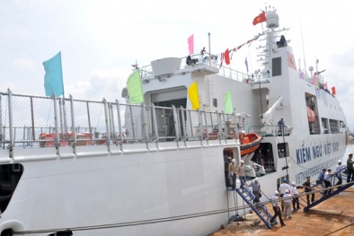 Thủ tướng thăm tàu kiểm ngư lớn nhất Việt Nam KN-781
